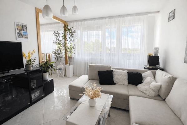 Prodej bytu 4+1 94 m², Uherská, Praha Prodej bytu 4+1 94 m², Uherská, Praha