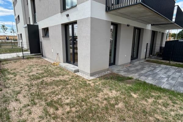 Pronájem bytu 1+kk 38 m², Ústavní, Dobřany Pronájem bytu 1+kk 38 m², Ústavní, Dobřany