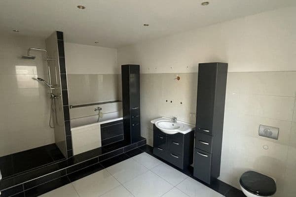 Pronájem bytu 2+1 81 m², Pechauer Str. 1, Magdeburg Pronájem bytu 2+1 81 m², Pechauer Str. 1, Magdeburg