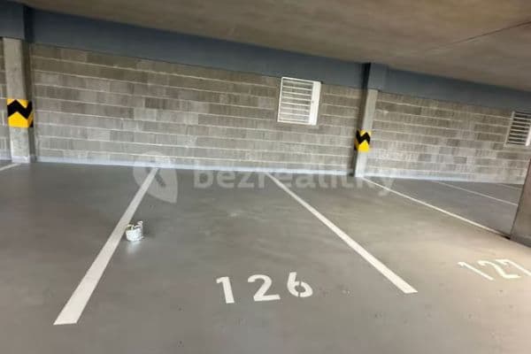 Pronájem garáže 13 m², Kardausova, Praha Pronájem garáže 13 m², Kardausova, Praha