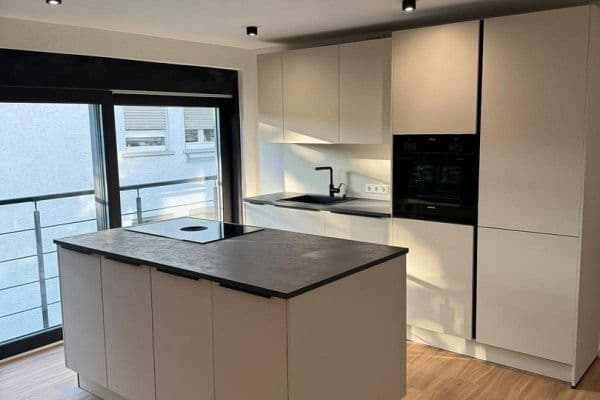 Pronájem bytu 2+1 65 m², Stuttgart, Bádensko-Württembersko Pronájem bytu 2+1 65 m², Stuttgart, Bádensko-Württembersko