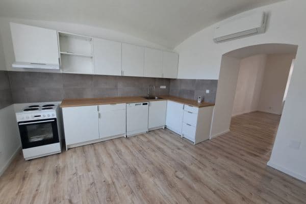 Pronájem bytu 2+1 58 m², Žatecká, Jesenice Pronájem bytu 2+1 58 m², Žatecká, Jesenice