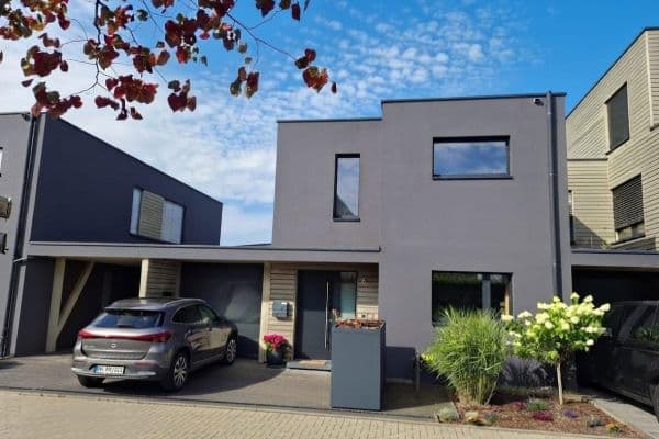 Prodej domu 128 m², pozemek 270 m², Merkurweg 6, Pul Prodej domu 128 m², pozemek 270 m², Merkurweg 6, Pul