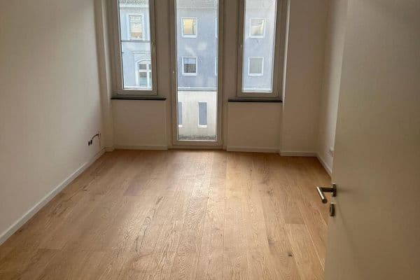 Prodej bytu 4+1 69 m², Düsseldorf Prodej bytu 4+1 69 m², Düsseldorf