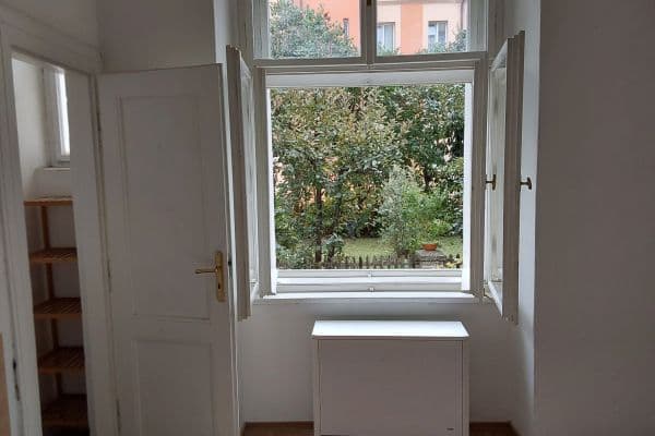 Pronájem bytu 2+kk 42 m², Madridská, Praha Pronájem bytu 2+kk 42 m², Madridská, Praha