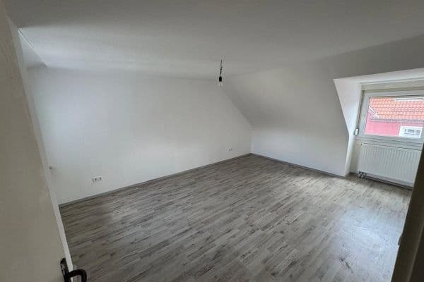 Pronájem bytu 2+1 50 m², Elsässer Str. 16, Stuttgart Zuffenhausen, Bádensko-Württembersko Pronájem bytu 2+1 50 m², Elsässer Str. 16, Stuttgart Zuffenhausen, Bádensko-Württembersko