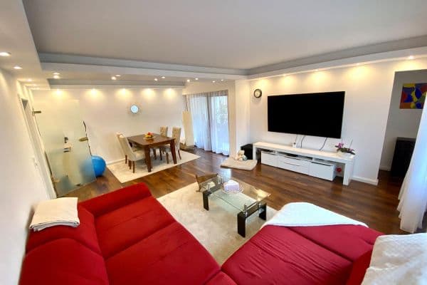 Pronájem bytu 2+1 74 m², Nesselroder str 4-6, Bonn Pronájem bytu 2+1 74 m², Nesselroder str 4-6, Bonn