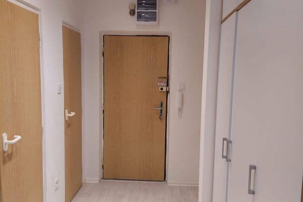 Pronájem bytu 2+1 53 m², Káranská, Praha Pronájem bytu 2+1 53 m², Káranská, Praha