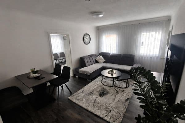 Pronájem bytu 3+1 72 m², Rathausstr. 15, Kusterdingen Pronájem bytu 3+1 72 m², Rathausstr. 15, Kusterdingen