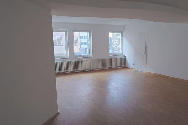 Pronájem bytu 2+1 81 m², Blumenstr. 3, Hannover, Dolní Sasko Pronájem bytu 2+1 81 m², Blumenstr. 3, Hannover, Dolní Sasko