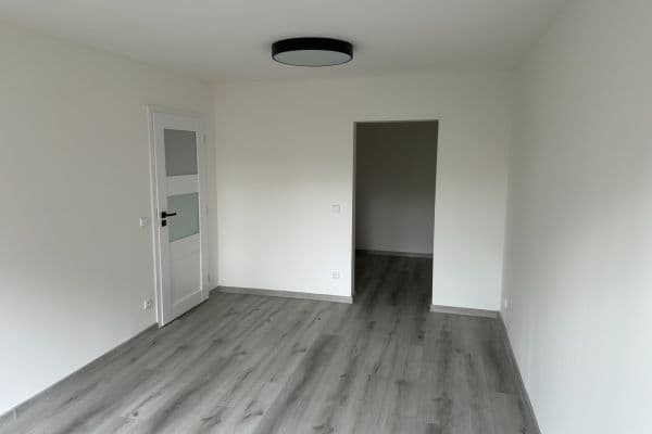 Pronájem bytu 2+kk 42 m², Ciolkovského, Praha Pronájem bytu 2+kk 42 m², Ciolkovského, Praha