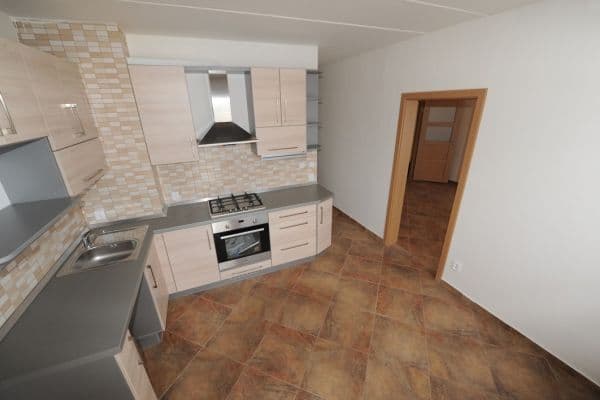 Pronájem bytu 3+1 75 m², Luďka Matury, Pardubice Pronájem bytu 3+1 75 m², Luďka Matury, Pardubice