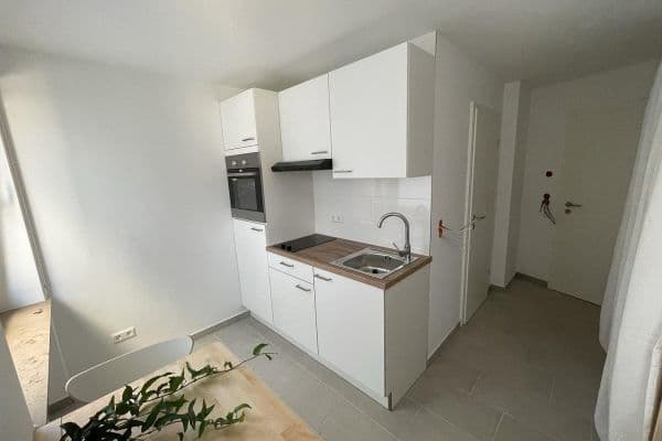 Pronájem bytu 1+1 20 m², Stuttgarter Str.18, Stuttgart, Bádensko-Württembersko Pronájem bytu 1+1 20 m², Stuttgarter Str.18, Stuttgart, Bádensko-Württembersko