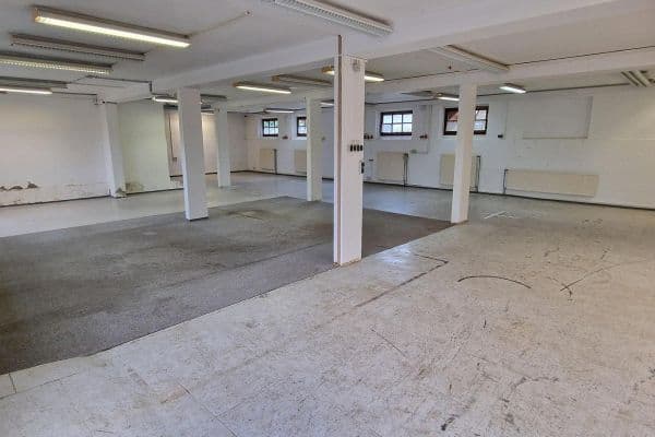Pronájem nebytového prostoru 600 m², Dorfstr.4, Brunnthal, Bavorsko Pronájem nebytového prostoru 600 m², Dorfstr.4, Brunnthal, Bavorsko