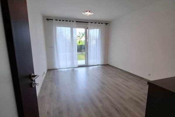 Pronájem bytu 1+kk 30 m², Švehlova, Praha Pronájem bytu 1+kk 30 m², Švehlova, Praha