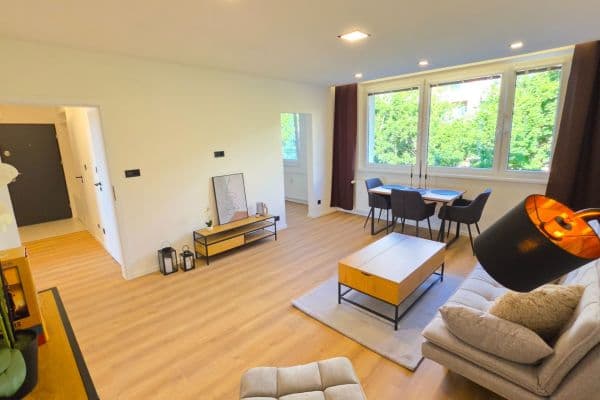 Prodej bytu 3+1 75 m², SNP, Zlín, Zlínský kraj Prodej bytu 3+1 75 m², SNP, Zlín, Zlínský kraj