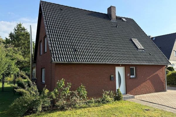 Prodej domu 141 m², pozemek 791 m², Voßmoor 47, Moorrege Prodej domu 141 m², pozemek 791 m², Voßmoor 47, Moorrege