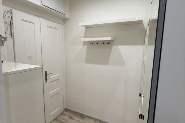 Pronájem bytu 2+kk 58 m², Schnirchova, Praha Pronájem bytu 2+kk 58 m², Schnirchova, Praha