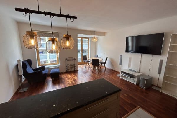 Pronájem bytu 2+kk 62 m², Jeseniova, Praha Pronájem bytu 2+kk 62 m², Jeseniova, Praha