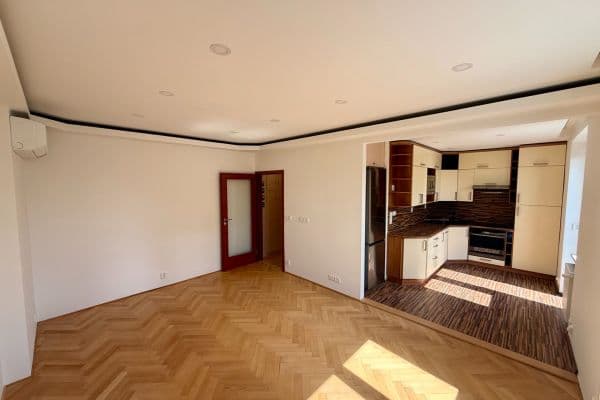 Pronájem bytu 2+kk 53 m², Roztylské náměstí, Praha Pronájem bytu 2+kk 53 m², Roztylské náměstí, Praha