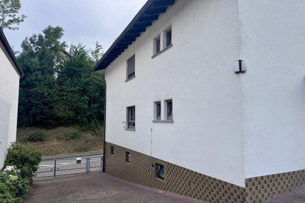 Pronájem bytu 4+1 120 m², Mitlechterner Straße 9, Fürth (Odenwald) Pronájem bytu 4+1 120 m², Mitlechterner Straße 9, Fürth (Odenwald)
