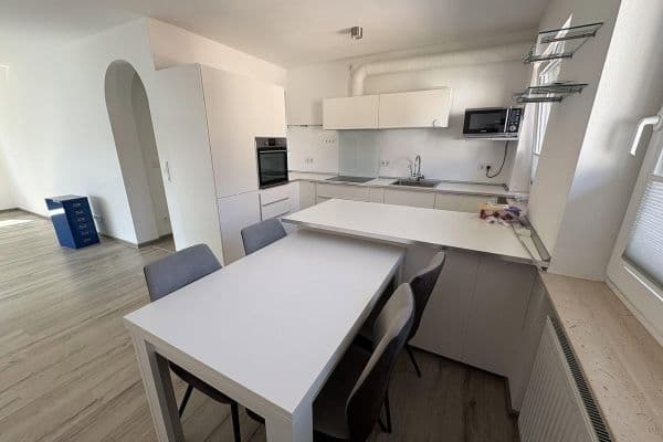 Pronájem bytu 4+1 96 m², Bad Vilbel Pronájem bytu 4+1 96 m², Bad Vilbel