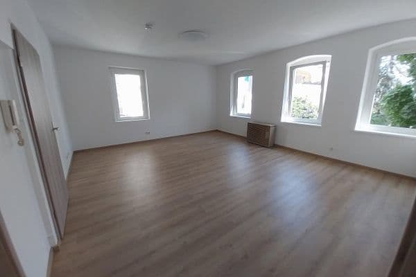 Pronájem bytu 2+1 65 m², Rosenbergstraße 37A, Stuttgart, Bádensko-Württembersko Pronájem bytu 2+1 65 m², Rosenbergstraße 37A, Stuttgart, Bádensko-Württembersko
