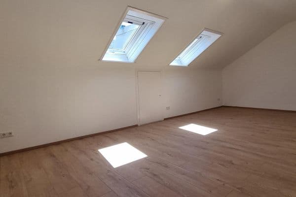 Pronájem bytu 1+kk 36 m², Breitscheidstraße 93 A, Stuttgart Pronájem bytu 1+kk 36 m², Breitscheidstraße 93 A, Stuttgart