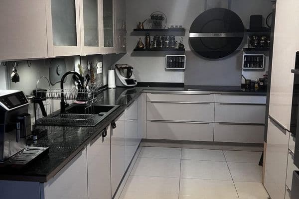 Prodej domu 220 m², pozemek 560 m², Dorfstraße 119, Tangstedt Prodej domu 220 m², pozemek 560 m², Dorfstraße 119, Tangstedt