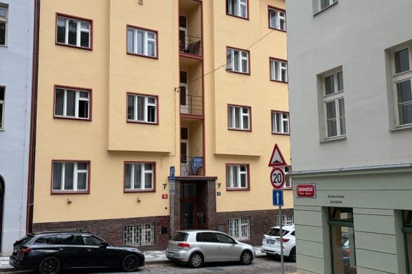 Pronájem bytu 2+kk 44 m², Košická, Praha Pronájem bytu 2+kk 44 m², Košická, Praha