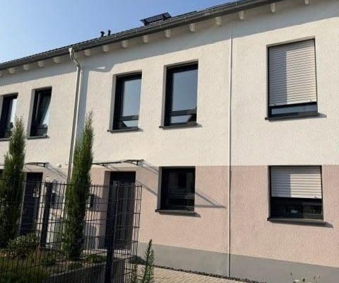 Pronájem domu 141 m², pozemek 194 m², Rodenbach Pronájem domu 141 m², pozemek 194 m², Rodenbach