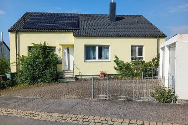 Prodej domu 181 m², pozemek 670 m², Ahornweg 5, Memmelsdorf Prodej domu 181 m², pozemek 670 m², Ahornweg 5, Memmelsdorf