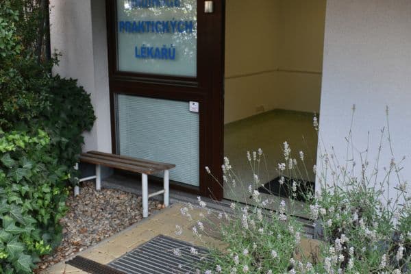 Pronájem nebytového prostoru 50 m², V Zářezu, Praha Pronájem nebytového prostoru 50 m², V Zářezu, Praha
