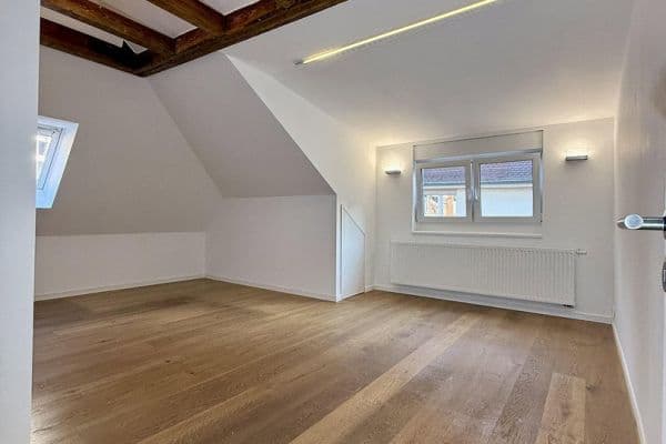 Pronájem bytu 3+1 72 m², Stuttgart, Bádensko-Württembersko Pronájem bytu 3+1 72 m², Stuttgart, Bádensko-Württembersko