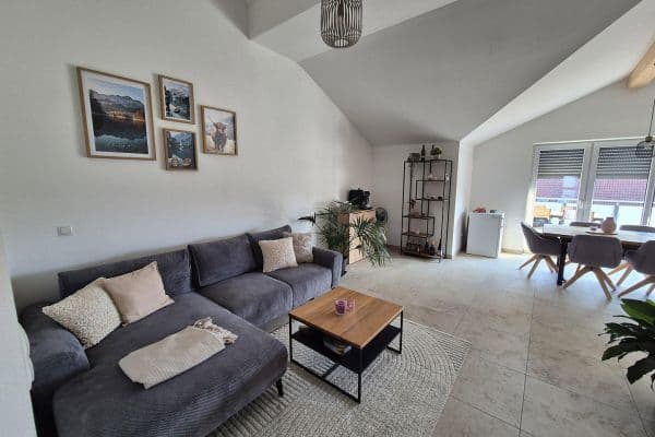 Pronájem bytu 3+1 89 m², Obere Etzstraße 22, Essenbach Pronájem bytu 3+1 89 m², Obere Etzstraße 22, Essenbach