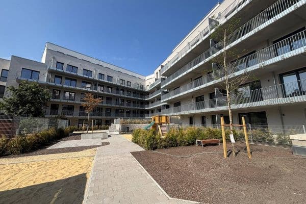 Pronájem bytu 3+1 87 m², Schweinauer Hauptstraße 1, Nürnberg, Bavorsko Pronájem bytu 3+1 87 m², Schweinauer Hauptstraße 1, Nürnberg, Bavorsko