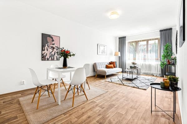 Prodej bytu 3+1 73 m², K Lučinám, Praha Prodej bytu 3+1 73 m², K Lučinám, Praha