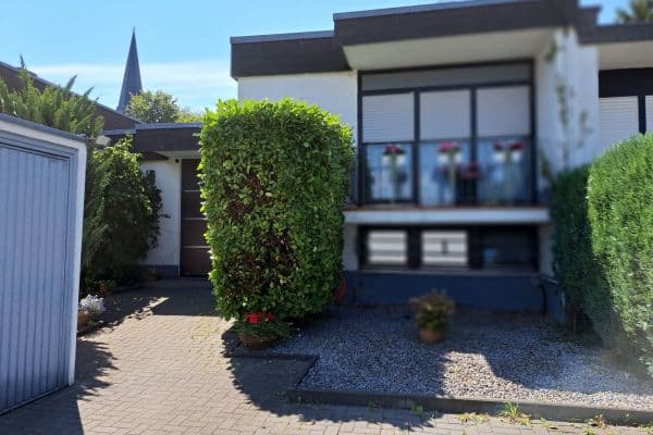 Prodej domu 130 m², pozemek 389 m², Hennef (Sieg), Severní Porýní-Vestfálsko Prodej domu 130 m², pozemek 389 m², Hennef (Sieg), Severní Porýní-Vestfálsko