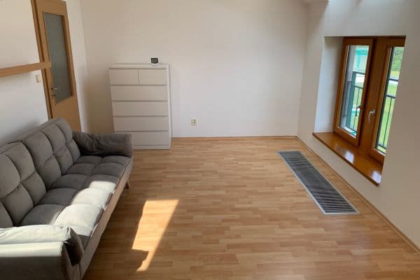 Pronájem bytu 1+kk 37 m², Padovská, Praha Pronájem bytu 1+kk 37 m², Padovská, Praha