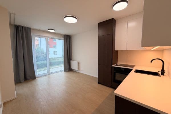 Pronájem bytu 2+kk 35 m², Na Střezině, Hradec Králové Pronájem bytu 2+kk 35 m², Na Střezině, Hradec Králové