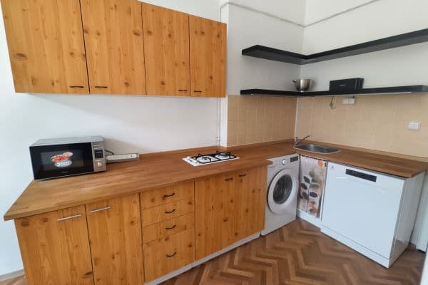 Pronájem bytu 1+1 37 m², Jaromírova, Praha Pronájem bytu 1+1 37 m², Jaromírova, Praha