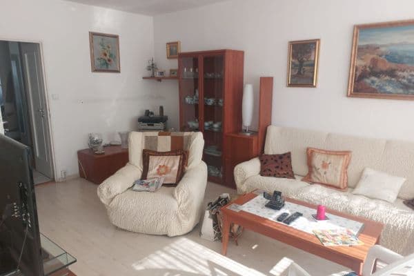 Prodej bytu 3+1 77 m², Travná, Praha Prodej bytu 3+1 77 m², Travná, Praha