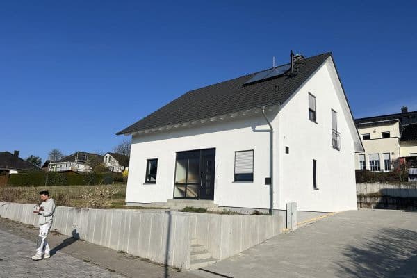 Prodej domu 200 m², pozemek 555 m², Niederkleener Strasse 27, Langgöns Oberkleen Prodej domu 200 m², pozemek 555 m², Niederkleener Strasse 27, Langgöns Oberkleen