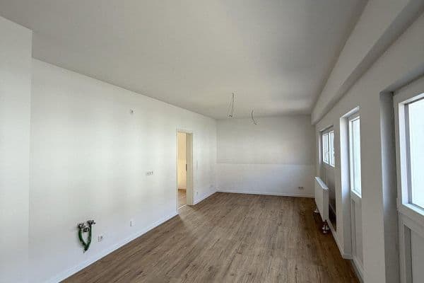 Pronájem bytu 3+1 71 m², Hermannstraße, Lauf an der Pegnitz Pronájem bytu 3+1 71 m², Hermannstraße, Lauf an der Pegnitz