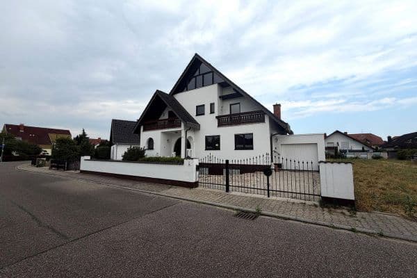 Prodej domu 220 m², pozemek 573 m², Kirchfeldring 21, Altlußheim Prodej domu 220 m², pozemek 573 m², Kirchfeldring 21, Altlußheim
