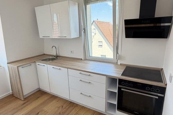 Pronájem bytu 3+1 55 m², Zabergäustr. 97, Stuttgart Pronájem bytu 3+1 55 m², Zabergäustr. 97, Stuttgart