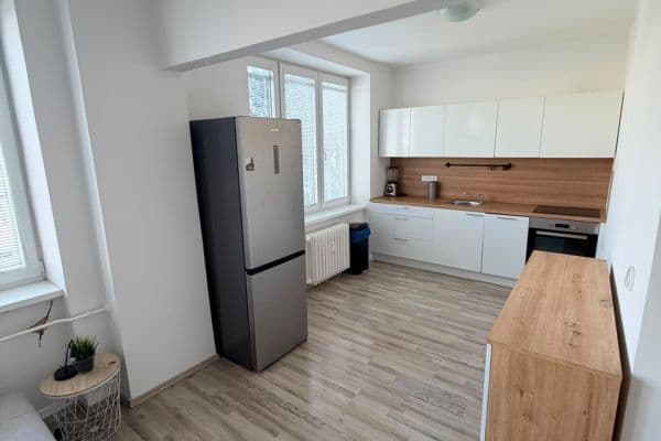 Pronájem bytu 2+kk 56 m², Škroupova, Hradec Králové Pronájem bytu 2+kk 56 m², Škroupova, Hradec Králové