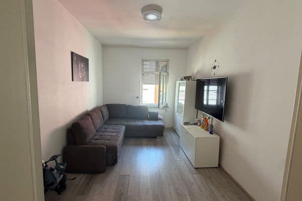 Pronájem bytu 3+1 85 m², Schwetzingen Pronájem bytu 3+1 85 m², Schwetzingen