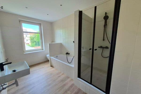 Pronájem bytu 3+1 75 m², Lomlerstraße 14, Zwenkau Pronájem bytu 3+1 75 m², Lomlerstraße 14, Zwenkau