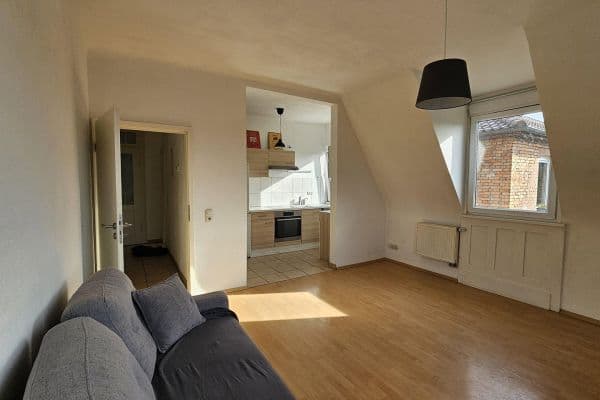 Pronájem bytu 2+1 61 m², Stuttgart, Bádensko-Württembersko Pronájem bytu 2+1 61 m², Stuttgart, Bádensko-Württembersko